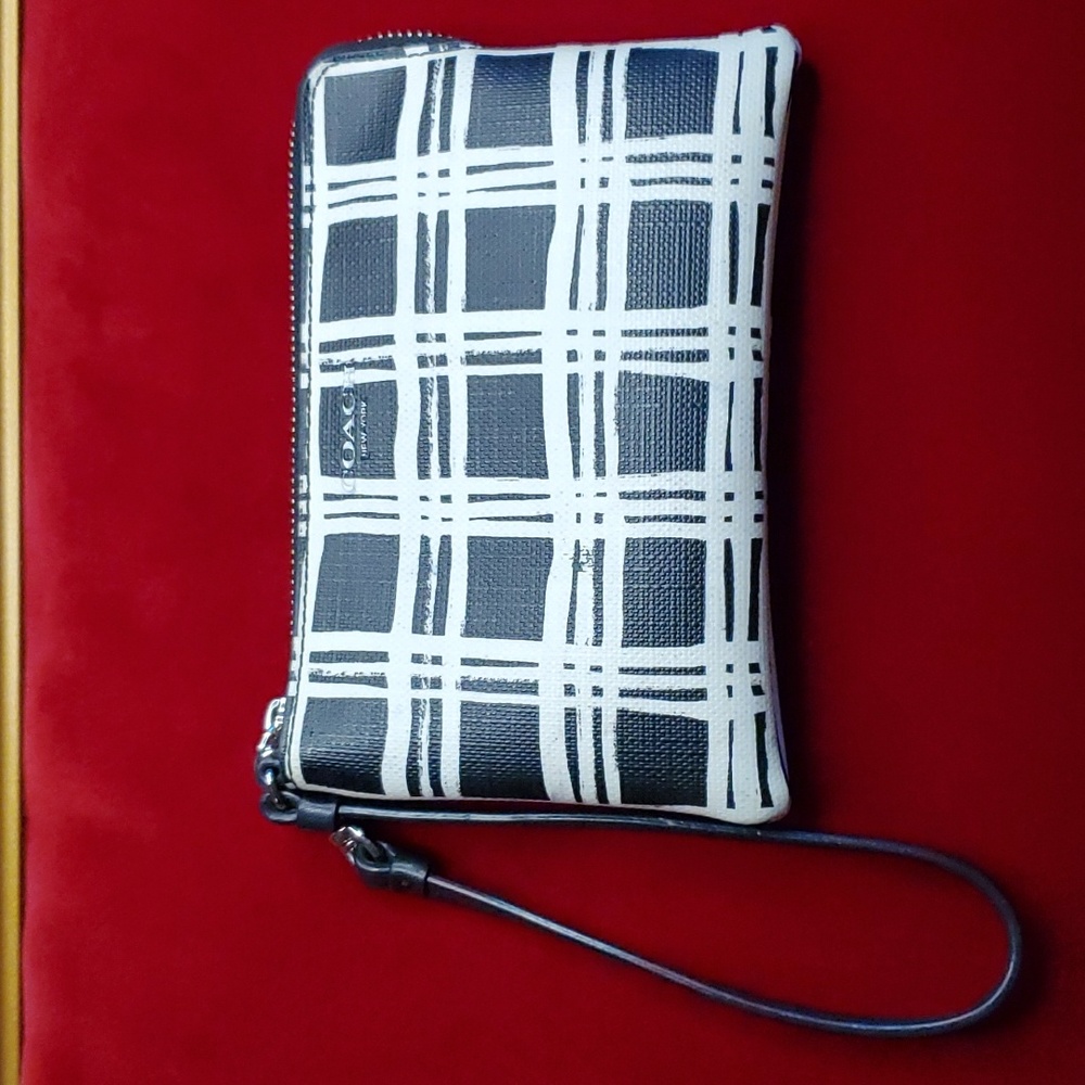 Coach - Wristlet - Black & White Plaid